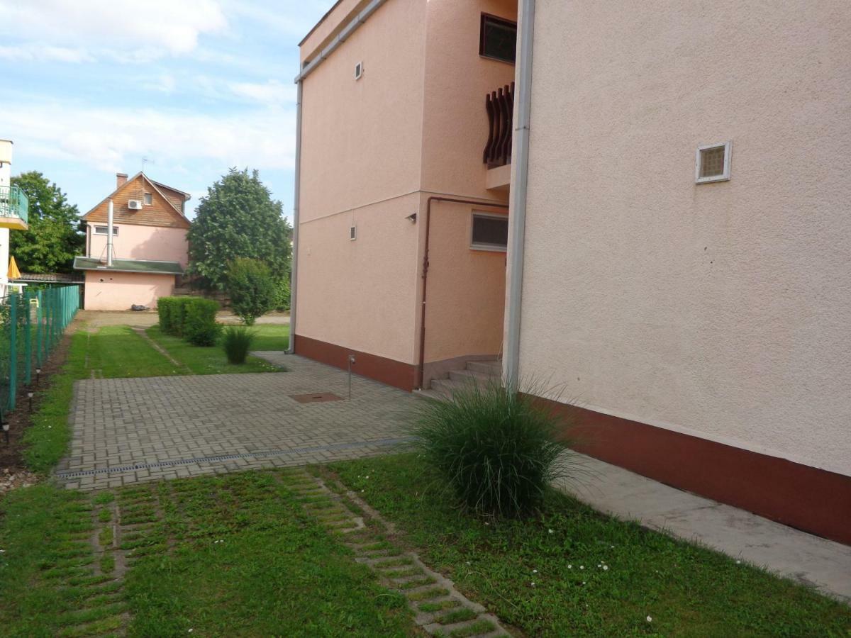 Angéla Apartman Hajdúszoboszló Exterior foto